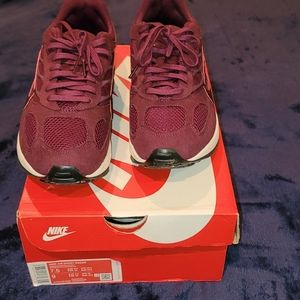 Nike Air Ghost Racer